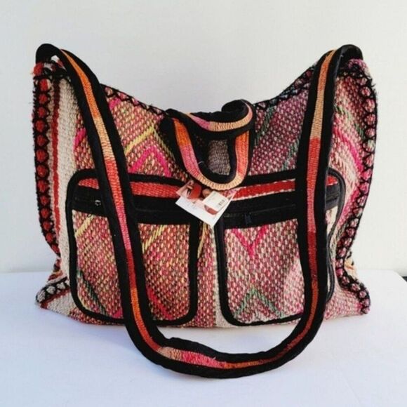 Peruvian Womens Extra Large Pink Black Handloomed Wool Carry On Weekender Bag - Picture 4 of 12